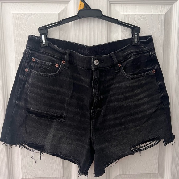 Women's American Eagle Strigid super high waisted relaxed denim shorts - Picture 3 of 4